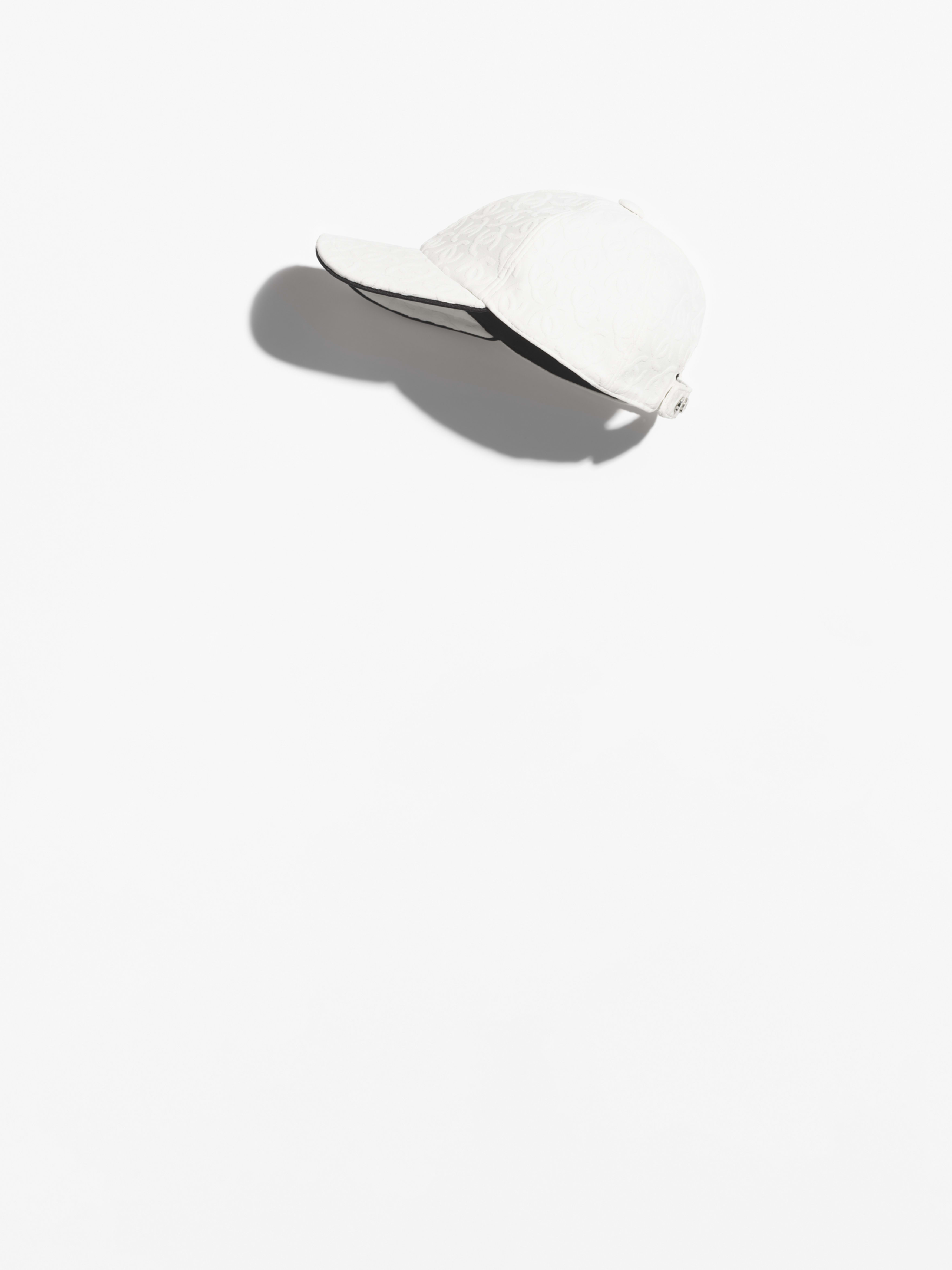 Cap - White & Black - Mixed Fibers -